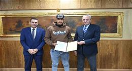 محافظ الغربية يُسلم 35 عقد عمل للأسر الأولى بالرعاية 