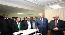 رئيس جامعة المنيا يتفقد مستشفيي الاستقبال والطوارئ والكبد الجامعي لمتابعة سير العمل