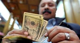 الأخضر يتراجع أمام الجنيه.. توقعات خبراء الاقتصاد لسعر صرف الدولار فى 2026 |عاجل