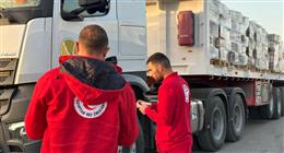 الهلال الأحمر يؤكد جاهزيته للدفع بقافلة «زاد العزة» بـ6280 طن مساعدات إلى غزة