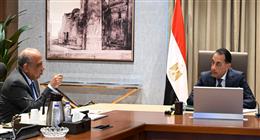 مدبولي يستعرض مع وزير الكهرباء ملفات تطوير المنظومة ومشروع الضبعة النووي