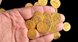 الذهب يهبط بنحو 1% ليسجل 4,994 دولار للأونصة