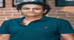 المؤلف محمد صلاح العزب ينجو من حادث سير مروع