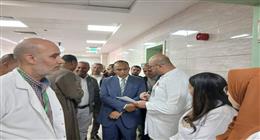 نائب محافظ المنيا يطمئن على الحالة الصحية لمصابي حادث ديرمواس بمستشفى ملوي