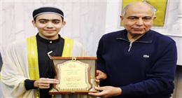 محافظ المنيا يكرم القارئ شهاب أحمد حسن لتفوقه العالمي في حفظ وتلاوة القرآن الكريم