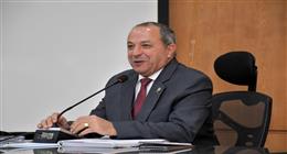 محافظ بورسعيد يوجه بتكثيف أعمال صيانة أعمدة الكهرباء المحيطة بالمساجد