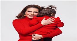 دنيا عبدالعزيز توجه رسالة رومانسية لابنتها جودي في عيد الحب