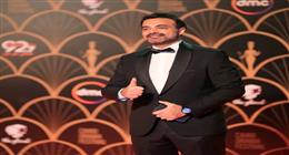 عمرو محمود ياسين يرد على شائعات تغيير تتر مسلسل «وننسى اللي كان»