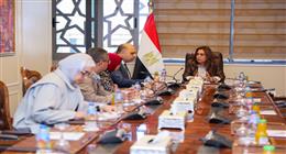 الدفع بمعمل متنقل لرصد أسباب الانبعاثات والروائح مجهولة المصدر في الجيزة