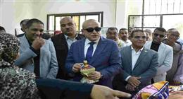 محافظ الأقصر يفتتح معرض وحدة السكان بمركز شباب أولاد الشيخ بأرمنت