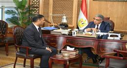 محافظ الدقهلية يستقبل نائبه الجديد في أول يوم عمل ويضعان خريطة التحرك الميداني