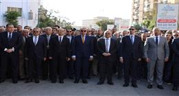 محافظ المنيا ومدير الأمن يتقدمان صفوف المشيعين لجنازة اللواء مصطفى خليل