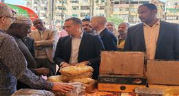 محافظ أسوان: مراقبة العارضين في معارض أهلا رمضان طوال الشهر للاطمئنان على الأسعار