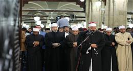 الآلاف يؤدون صلاتي العشاء والتراويح بالجامع الأزهر في الليلة الثانية من رمضان
