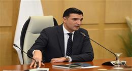 وزير الصناعة يجتمع بقيادات الوزارة لبحث خطط سير العمل خلال المرحلة المقبلة