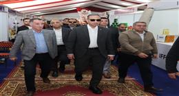 محافظ الجيزة يتابع جودة السلع والالتزام بنسب التخفيضات بمعرض «أهلاً رمضان»