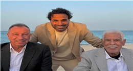 وصفهما بأساطير الكرة المصرية.. أحمد فهمي ينشر صورته مع حسن شحاتة ومحمود الخطيب