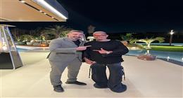 عمرو دياب يشاهد مسلسل كلهم بيحبوا مودي مع ياسر جلال «صور»