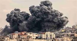 إعلام فلسطيني: طيران الاحتلال يشن غارة تستهدف شرق مدينة غزة