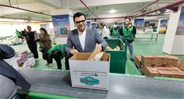 الكاتب الصحفي مصطفى عمار يشارك في تعبئة كراتين رمضان ببنك الطعام: الخير في مصر مبيخلصش