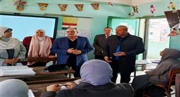 وكيل «تعليم القاهرة» يتابع انتظام الدراسة وتصحيح التقييمات في مدارس الشرابية