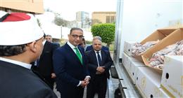 محافظ الجيزة يشهد تسلُّم 4 أطنان من لحوم صكوك الإطعام لتوزيعها على الأسر الأولى بالرعاية