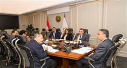  وزير التموين يعقد اجتماعا موسعا لمتابعة الموقف التنفيذي لصرف المنحة الإضافية