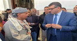 محافظ قنا يؤدي صلاة الجمعة بمسجد «ناصر» ويؤكد: مكتبي مفتوح للجميع