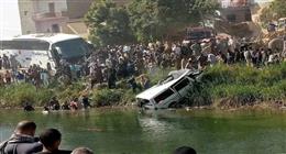 وفاة 4 أشخاص وإصابة 7 آخرين في انقلاب ميكروباص بأرمنت غرب الأقصر