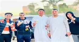 شباب أسيوط ينشرون البهجة في شوارع البداري بتوزيع الفوانيس والسبح والتمور (فيديو)