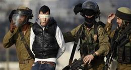 حملة اعتقالات بحق الفلسطينيين بالضفة الغربية.. الاعتداءات الإسرائيلية متواصلة 