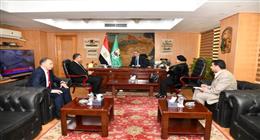 محافظ الفيوم يبحث مع وفد «القومي لحقوق الإنسان» تحسين جودة حياة المواطنين 