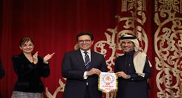 في ختام معرض الكتاب.. وزير الثقافة يُسلم راية «ضيف شرف 2027» لقطر ويُكرم الروائي نزار شقرون