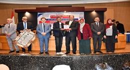جامعة العاصمة تكرم أبناء العاملين المتفوقين في مختلف الكليات وتقرر إعفاءهم من المصروفات