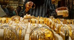 تراجعات جديدة تضرب سعر جرام الذهب عيار 21.. «انخفض 70 جنيها» | عاجل