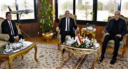 وزير الطيران: مصر تواصل تطوير منظومة النقل الجوي وفق أعلى المعايير الدولية 