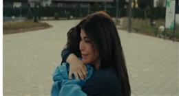 مسلسل اللون الأزرق الحلقة 6.. آمنة تقرر السفر لدبي لمعرفة أسباب طردها من العمل