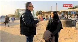 عمرو الليثي يهدي عاملة زراعية 5 آلاف جنيه في «أجمل ناس»