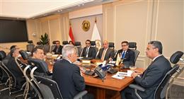 وزير التموين يتابع تنفيذ مشروع توطين صناعة صوامع تخزين الحبوب في مصر