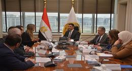 وزير الصناعة يبحث مع كبرى العلامات التجارية فرص توطين صناعة السيارات 