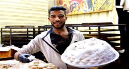 طوارئ في مصانع ومخابز الكحك والبسكويت استعدادا للعيد.. على صفيح ساخن