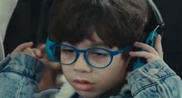يستخدمها «حمزة» في مسلسل اللون الأزرق.. أضرار السماعات العازلة للصوت