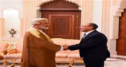 وزير الخارجية ينقل رسالة تضامن إلى عُمان ويبحث جهود احتواء التصعيد الإقليمي
