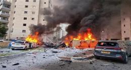 انفجارات ضخمة.. صاروخ إيراني انشطاري يستهدف عدة مواقع في إسرائيل