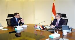 وزير التخطيط يبحث مع السفير البريطاني سبل تعزيز التعاون الاقتصادي والتجاري