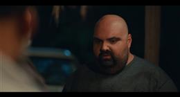 ياسر جلال يكتشف أن بقلظ وراء اختطافه خلال الحلقة 13 من مسلسل كلهم بيحبوا مودي