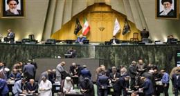 أنباء عن استهداف مبنى البرلمان الإيراني