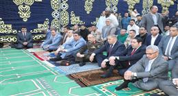 محافظ بني سويف يؤدي صلاة عيد الفطر بساحة مسجد عمر بن عبدالعزيز ويهنئ المواطنين