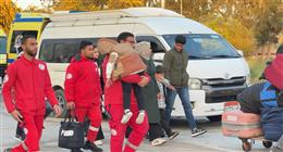 الهلال الأحمر المصري يستقبل دفعة جديدة من المصابين الفلسطينيين