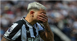 وضع نجم الدوري الإنجليزي في العزل الصحي بسبب إصابته بمرض فيروسي